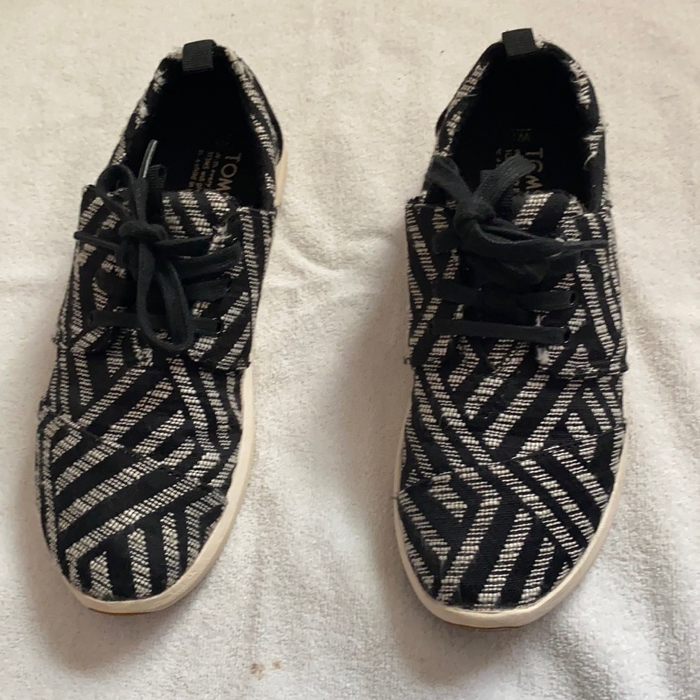 Toms tennis shoes
